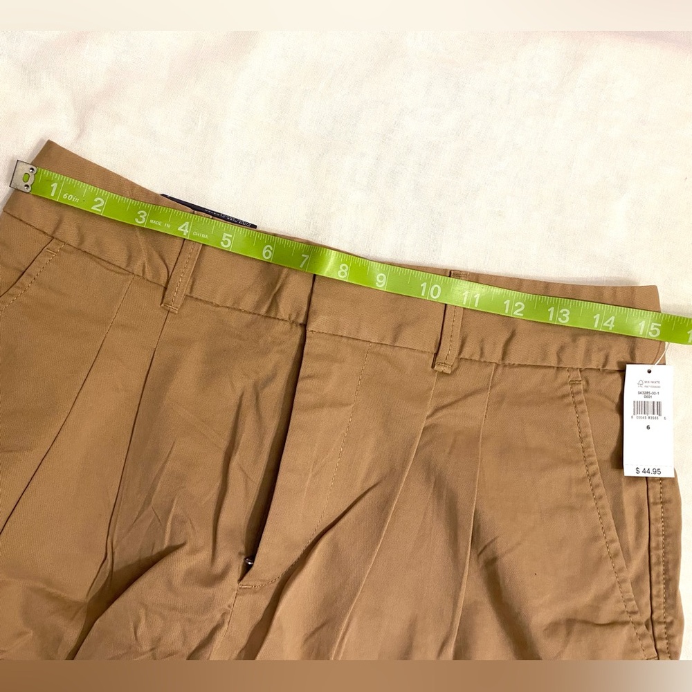 GAP Women's Pleated Khaki Mojave High Rise Shorts | Pockets front and back - Picture 8 of 10